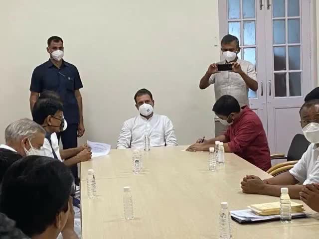 कन्हैया कुमार व जिग्नेश मेवानी ने ली कांग्रेस की सदस्यता, राहुल गांधी ने कांग्रेस में कराई इंट्री

#KanhaiyaKumar