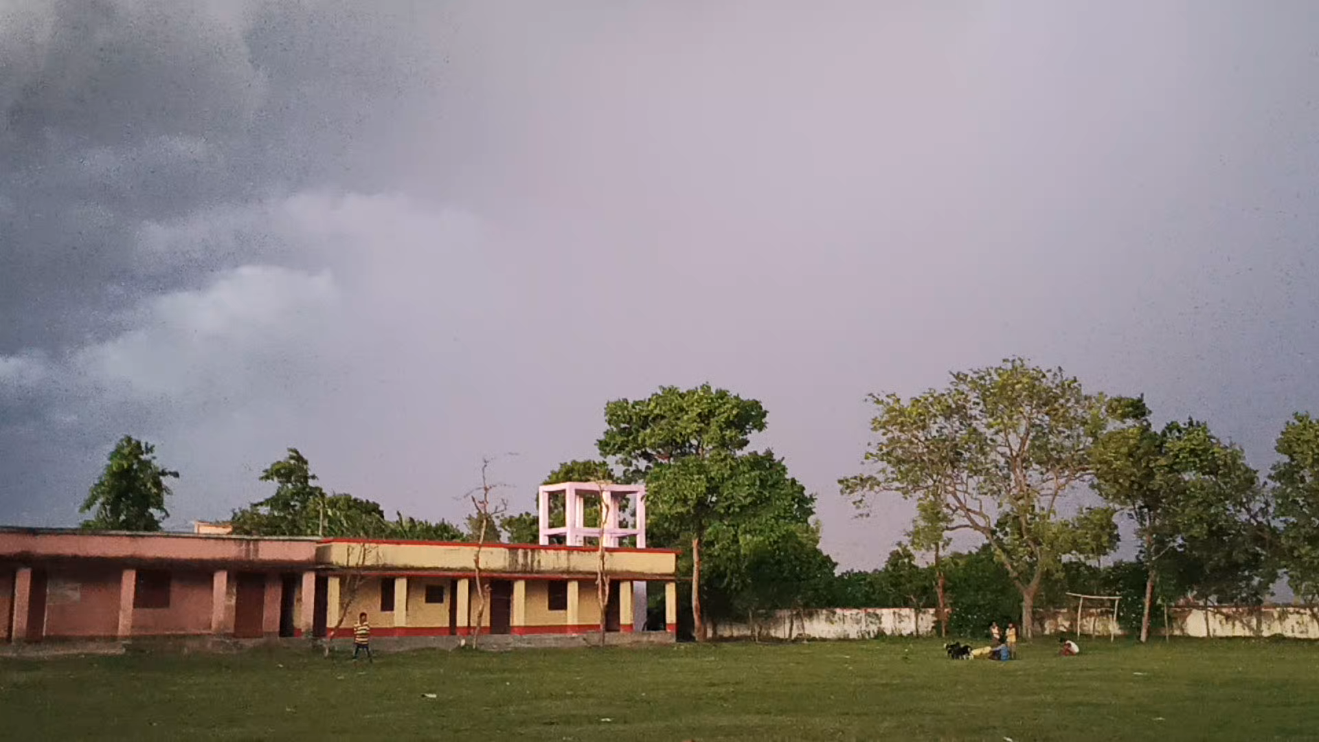 हरलाखी: तेज आंधी। तूफान के साथ तेज बारिश होने की पुरी संभावना 
घर में रहे सुरक्षित रहे 
#जिंदगी न मिलेगी दुबारा