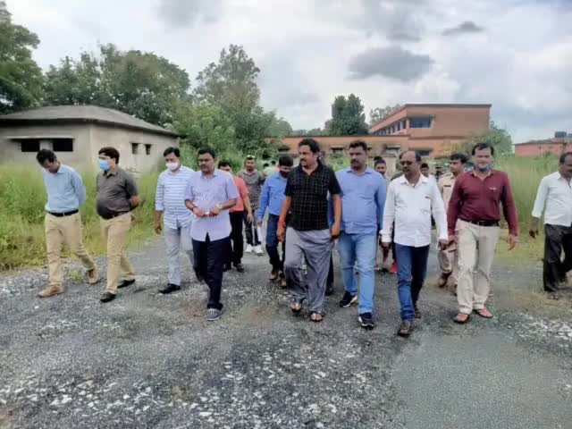 चंदनकियारी: युवा कल्याण, पर्यटन व संस्कृत समिति सदस्य की टीम चंदनकियारी में निर्माणाधीन स्टेडियम का निरीक्षण करने पहुंचे। #cky_news