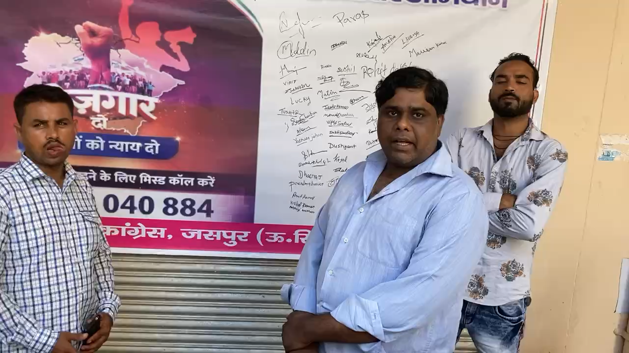 भारतीय युवा कांग्रेस की मुहिम #रोजगार_दो के तहत सिग्नेचर  कैंपेन के दौरान।
 #rojgardo #srinivasbvinc #vbwalia #bhuwan995 #harishrawatcmuk