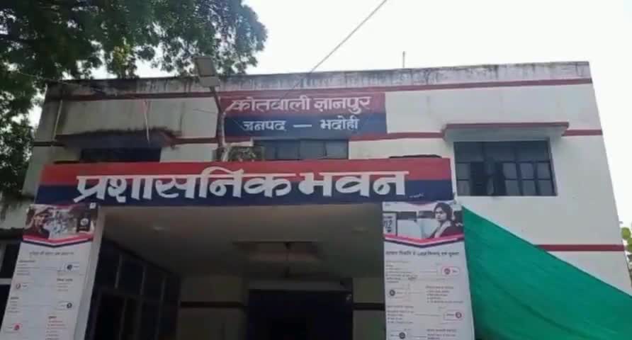ज्ञानपुर: #ज्ञानपुर थाना अंतर्गत मल्लूपुर ग्राम सभा में उपनिरीक्षक बृजेश कुमार राय द्वारा दो अभियुक्तों को न्यायालय भेजा गया