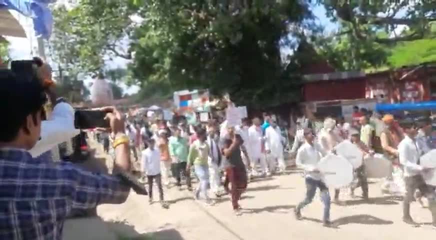 नटेरन: पूर्व मंडी अध्यक्ष सिंधु विक्रम सिंह के नेतृत्व में कांग्रेस कार्यकर्ताओं ने नटेरन तहसील पहुंचकर महामहिम राज्यपाल के#नाम