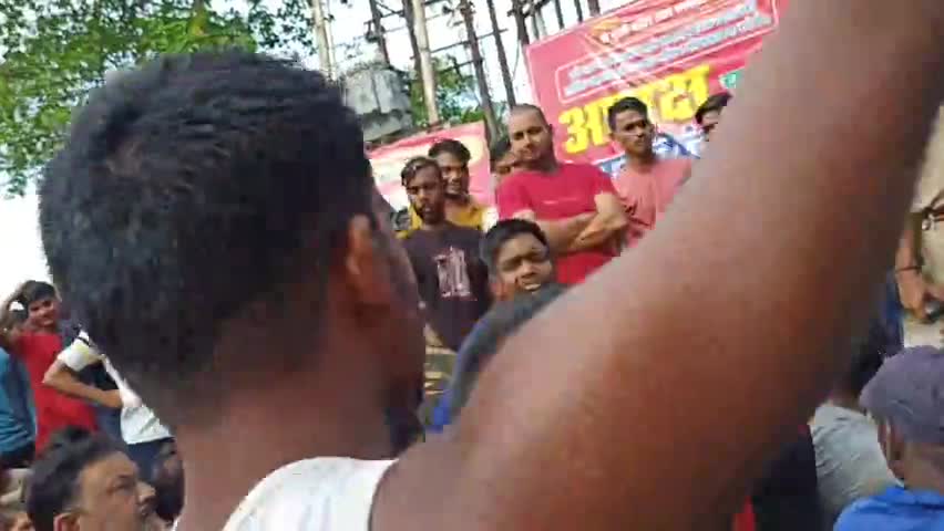 बलिया: #स्टेडियम बनवाने के लिए धरना प्रदर्शन किया गया