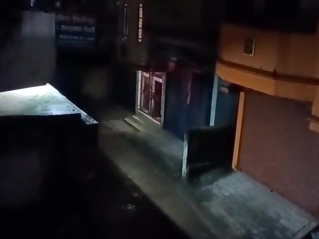 जगदीशपुर: भारी बारिश के कारण जगह-जगह जलभराव ।


पल पल की खबरों के लिए हमें फ़ॉलो करें ।
#जलभराव
#जागो_सरकार