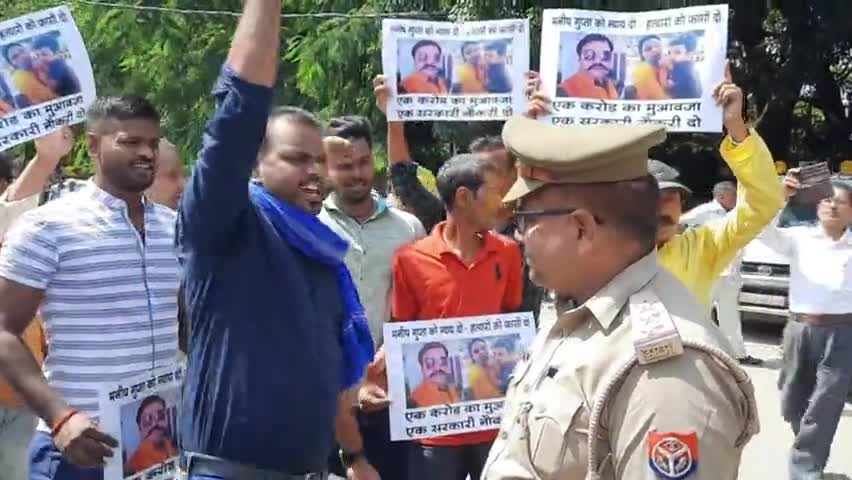 ठोको नीती नही चलेगी, 
पूर्वांचल सेना का #मनीष_गुप्ता हत्याकाण्ड मामले में पुलिसिया लीपापोती के खिलाफ़ ज़ोरदार विरोध प्रदर्शन