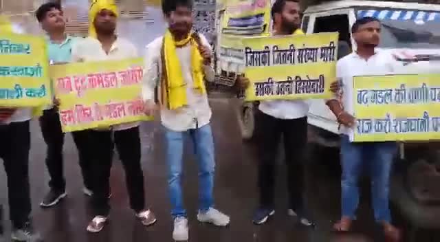 #जातिवार_जनगणना पदयात्रा के आरा रेलवे स्टेशन पहुंचने पर सरकार द्वारा जातियों की गिनती नहीं कराने पर #जनगणना_बहिष्कार की अपील की