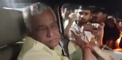 सांसद किरोडी लाल मीणा पहुंचे शहीद स्मारक ..

Kirodi Lal Meena  #REET2021