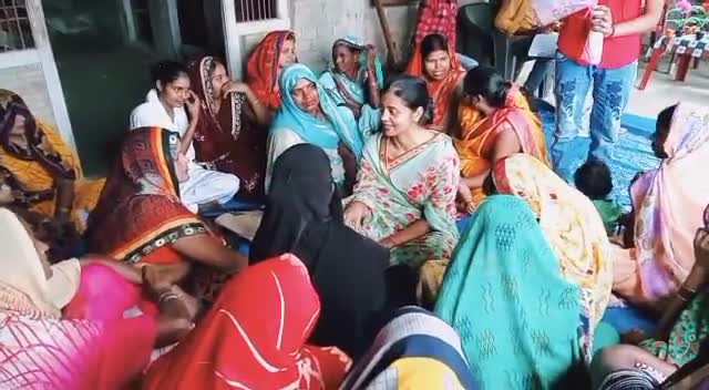क्षेत्र में माताओं और बहनों से मुलाकात, महिला सशक्तिकरण की ओर अग्रसर।

364 बदलापुर विधानसभा
#jaunpur_ki_beti #बदलापुर