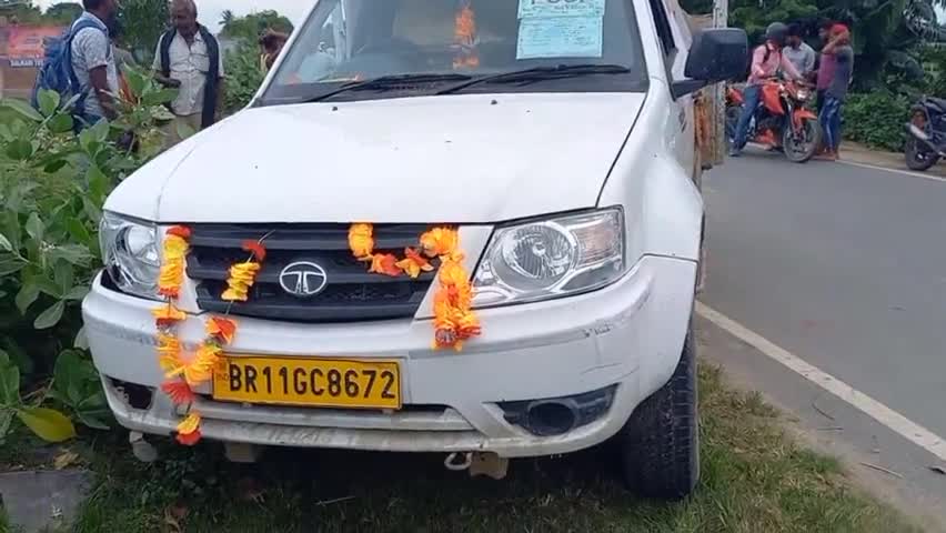 #आजमनगर  :झौआ सोनापुर के समीप एक बोलोरो और एक बोलेरो माल बॉडी टक्कर होने से बाल-बाल बचा स्थानीय लोगों का कहना है