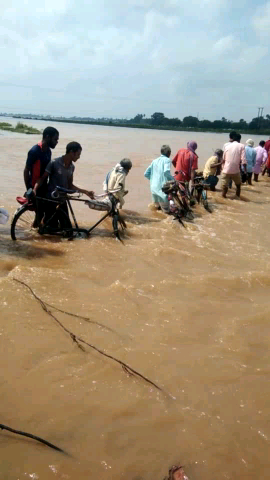 बांका: ####बाँका के डायवरसन टुट जाने के बाद अब आम आदमी की मजबूर होना पड रहा है @@@@@