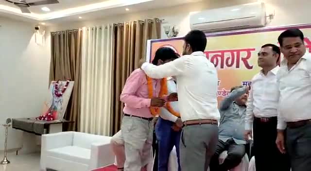 #सेवा_को_सम्मान।*
#पूर्वांचल की सबसे बड़ी #औद्योगिक_इकाई #रामनगर_औद्योगिक_एसोसिएशन द्वारा सम्मानित #खाना_बैंक_ट्रस्ट।