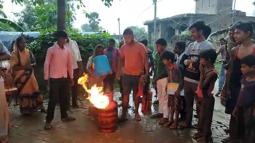 लहलादपुर: आज खानपुर मैं फायर सेफ्टी को सीखते ग्रामीण #saran #chhapra #सारण