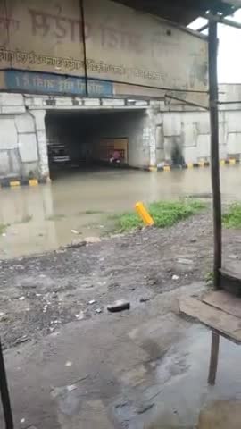 टोंकखुर्द: बीजीपी के राज कहने को तो ये नेसनल हाईवे है पर हालत से ऐसा नही लगता #बीजेपी #टोंककलां #dewas #shivrajsinghchauhan