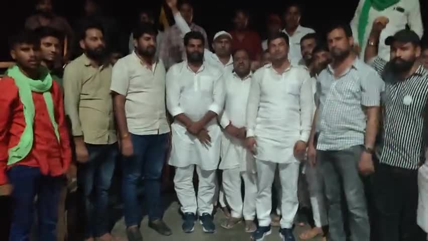 युवा साथियों के साथ #खेती_किसानी_बचाओ_यात्रा पहुँची पल्लू टोल हनुमानगढ़....

सभी साथियों द्वारा दिया गया प्यार और सहयोग का भरोसा !