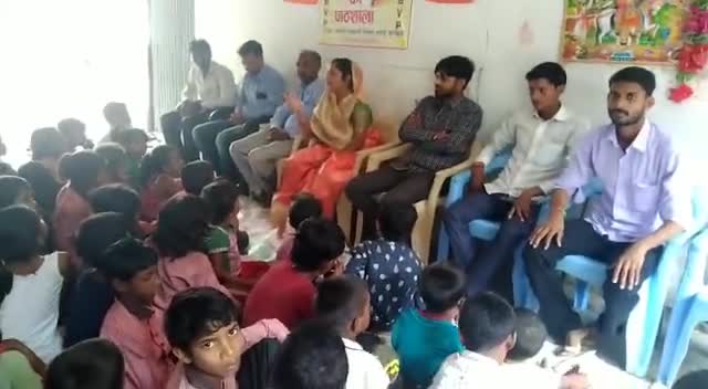 #ABVP_परिषद_की_पाठशाला_चरखारी 
          जिला महोबा (कानपुर प्रांत)
#गांधी_जयंती और #लाल_बहादुर_शास्त्री जी की जयंती पर परिषद की पाठशाला रूपनगर में संगोष्ठी की गई मुख्य अतिथि ब्लाक प्रमुख सीमा कुशवाहा जी रही