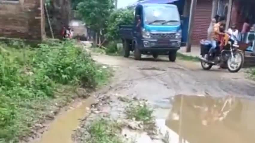 मेघातरी दिबौर के एकतरवा में जल जमाव के कारण लोगो को आने जाने में हो रही परेशानी ।#meghatari #koderma
