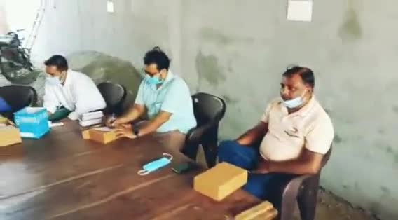 बेहट: रामखेड़ी में बुखार के प्रकोप के बीच स्वास्थ्य विभाग ने लगाया कैम्प, जांच कर बांटी दवायें #बुखार