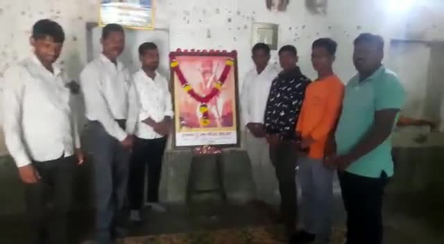 सिरोही: #एकलव्य युवा कमेंट सोडा परगना सिरोही
द्वारा हमारे आदिवासी भील समुदाय के राणा पुजा जी की जयंती COVIDको ध्यान में रखते हुए