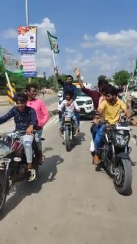 आज #खेती_किसानी_बचाओ_यात्रा चुरू जिले में पहुँचेने पर किसान और युवा साथियों ने जोरदार और गर्मजोशी से यात्रा का स्वागत किया....

#FarmersProtest
