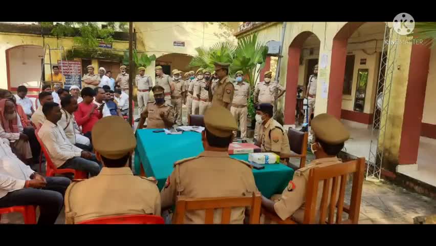 श्यामदेउरवा थाना में क्षेत्राधिकारी सदर द्वारा की गई पीस कमेटी की बैठक।

#महाराजगंज
#upppolice
