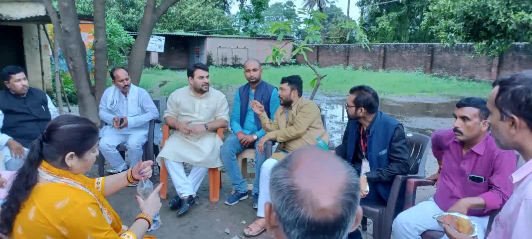 लहलादपुर प्रखण्ड  जदयू कार्यकरणी की आयोजित बैठक में एकमा विधानसाभा के जदयू के पूर्व विधायक आदरणीय मनोरंजन सिंह धुमल जी संगठन प्राभरी आद०पूर्व विधायक मंजीत सिहँ जी,प्रदेस सचिव अल्ताफ आलम राजू #ज़िलाध्यक्ष #जदयू #सारण डॉ विशाल सिंह राठौर