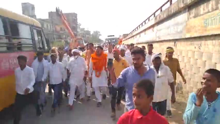 मोहनिया: #मोहनिया भाग 1 के #जिला परिषद प्रत्याशी #प्रमोद _कुमार fसिंह _पूर्व चेयरमैन मोहनिया अनुमंडल में नामांकन करते हुए....