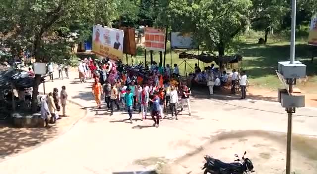 *राजकीय स्नातकोत्तर महाविद्यालय चरखारी के स्नातक के छात्रों का रिजल्ट त्रुटिपूर्ण आने पर #अखिल_भारतीय_विद्यार्थी_परिषद ने किया विरोध प्रदर्शन #शिक्षा_के_गद्दारों_के_खिलाफ जमकर की #नारेबाजी जताया विरोध