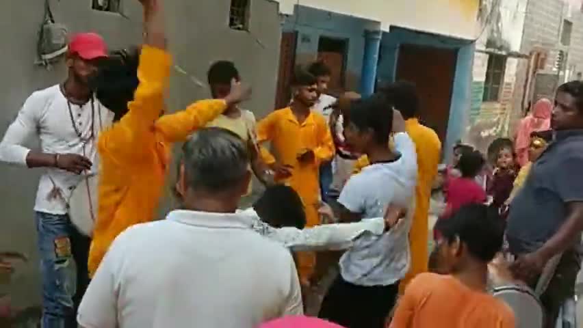 कोल: नवरात्रि का पावन पर्व प्रारम्भ देवी की प्रतिमा घूमते लोग #navdurga