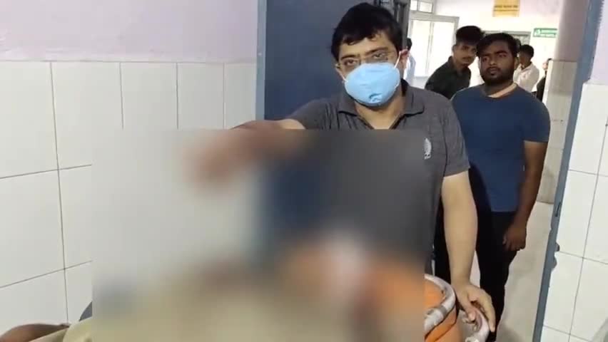 धनौरा: गांव मोहम्मदाबाद के पास तेज रफ्तार अज्ञात कार ने बाइक सवार शख्स को मारी टक्कर, अमरोहा रेफर