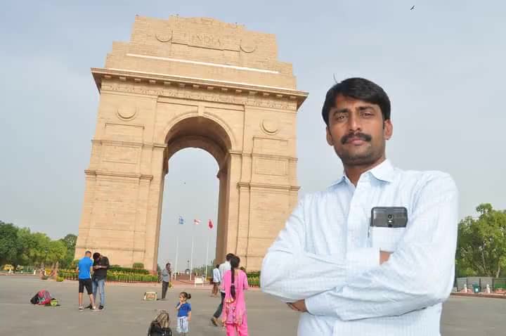 जिंदगी भी एक विद्यालय है यहां अनजाने में भी वह सीखने को मिल जाता है जो किताबों में भी दर्ज नहीं होता. #पुष्पेन्द्र_सिंह

#शुभ_प्रभात