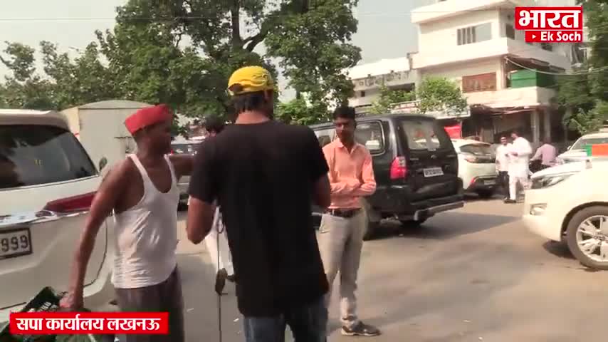 जब एक #सपा का कार्यकर्ता  ट्रैफिक में फंसे सांसद जी से बीच चौराहे पर बहस किया
#samajwadi_party 
#bjp4up