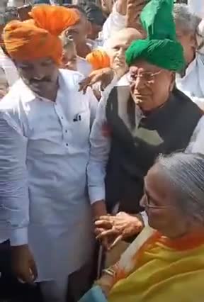 आज #कलायत_हरियाणा में पूर्व मुख्यमंत्री 
श्री ओम प्रकाश चौटाला व माता सत्यवती राणा राष्ट्रीय अध्यक्ष #राष्ट्रवादी_जनलोक_पार्टी_सत्य द्वारा सम्राट मिहिर भोज प्रतिहार की प्रतिमा का अनावरण भव्य रूप से किया गया !
