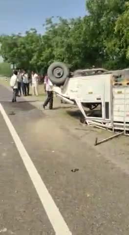बाड़मेर: निजी बस ने पिकअप को मारी टक्कर,
हादसे में एक महिला की मौके पर ही हुई मौत,9 लोग घायल #technicaljasu #barmer