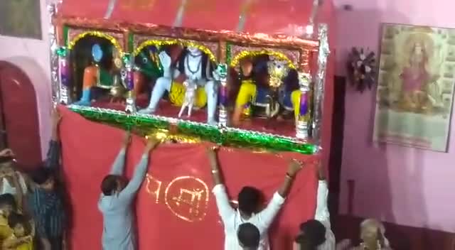 महुआ: #गोविंदपुर वाली मईया के पट खुलते ही श्रद्धालुओं की उमड़ी भीड़