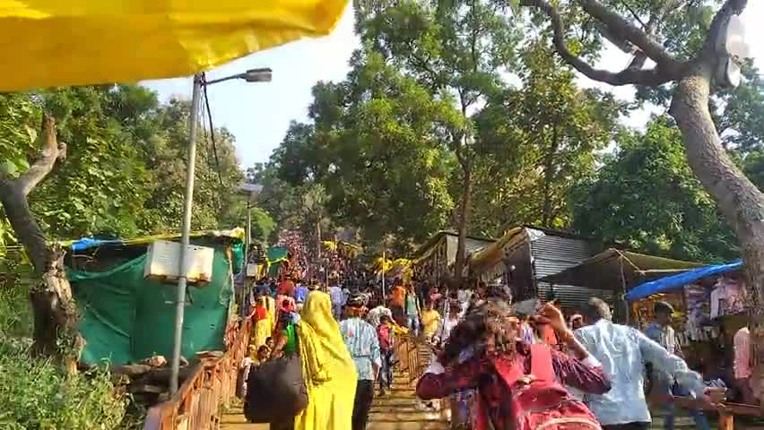 सलकनपुर देवी धाम पर सोमवार सुबह की भीड़ , जय माता दी #विज्यासन #सलकनपुर #देवी मां