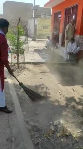 #प्रियंका_गांधी_जी पर अभद्र टिप्पणी कर प्रियंका गांधी जी सहित #वाल्मीकि समाज का #अपमान करने के विरोध में हाथरस स्थित #वाल्मीकि_मंदिर में झाडू लगाई व पूजा अर्चना की। इस दौरान जिला अध्यक्ष श्री चंद्रगुप्त विक्रमादित्य जी सहित अनेकों कांग्रेसी