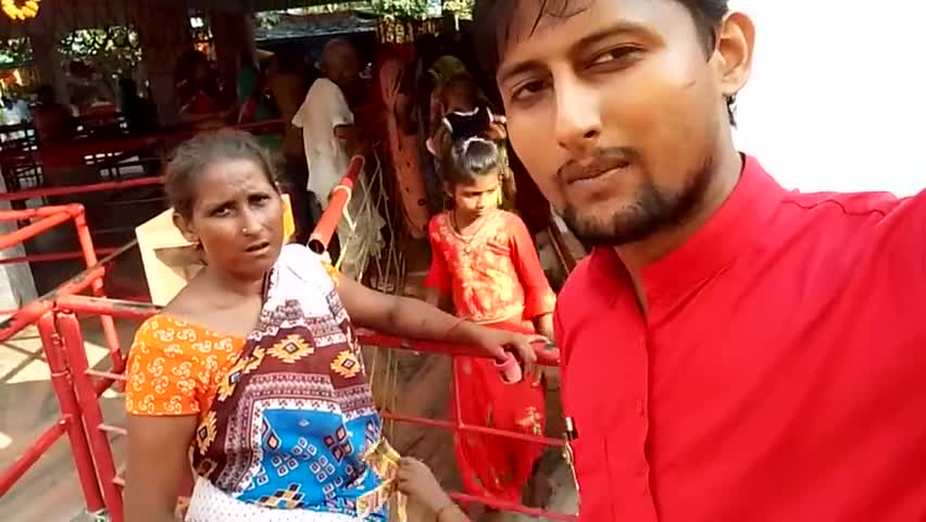 #bhraich: aaj Mari Mata mandir par Mari Mata maiya ka darshan karne aaya tha chandan lagane wali Mata ji ne Shivam giri ko chandan lagaya