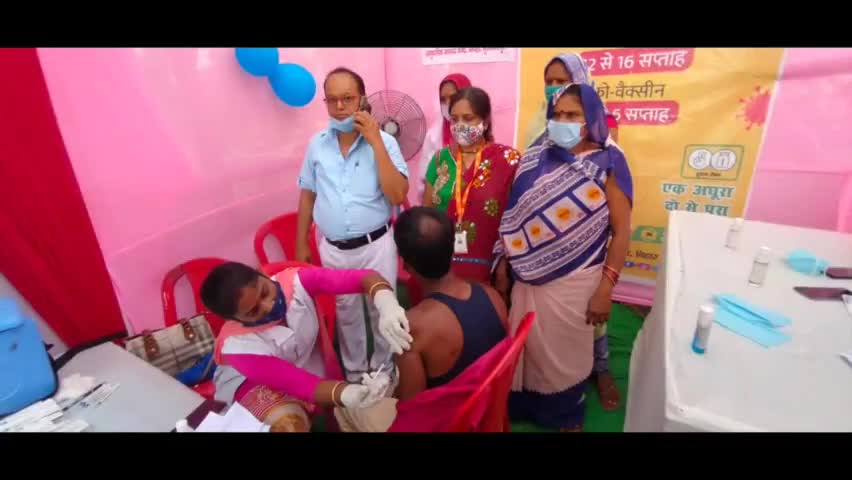 बोचहां: बहलोलपुर घाट पर एएनएम ने 4 दिवसीय कोरोना टीकाकरण शिविर में 20 लोगों को लगाई कोरोना वैक्सीन #कोरोना_वैक्सीन