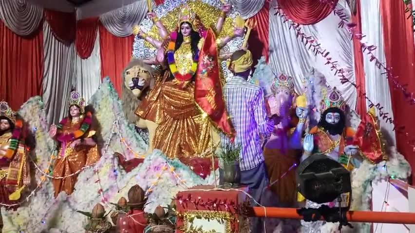 #हैदरगढ़ बाराबंकी ग्राम सराय चंदेल में सराय चंदेल में भव्य दुर्गा पूजा का कार्यक्रम चल रहा है