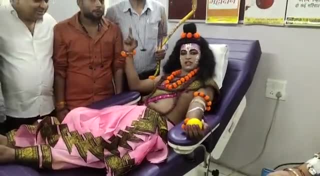 मूर्छा से उठते ही रक्तदान करने पहुँचे लखनलाल(अभय प्रताप सिंह), दिया मानवता का अनोखा सन्देश... #FBD