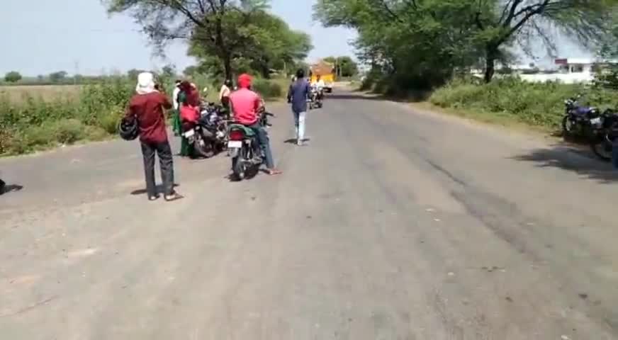 नटेरन: नटेरन की मियां खेड़ी में मां दुर्गा का महा प्रसादी का आयोजन हुआ जिसमें हजारों की संख्या में महा प्रसादी बांटी #गई