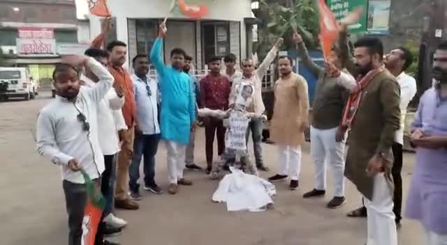 भाजयूमो सतना जिले के अध्यक्ष श्री ऋषभ सिंह जी के नेतृत्व मैं सतना जिले के सेमरिया चौराहे  पर #कमलनाथ #kamlnath का पुतला