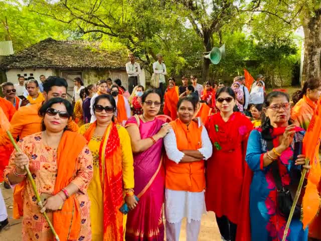 ना मुझे नाम चाहिये,
ना ही मुझे ईनाम चाहिए,
मुझे तो बस #भगवा से सजा,
पूरा #हिन्दुस्तान चाहिये...
जय श्री राम....#कवर्धा_हम_एकहै🚩