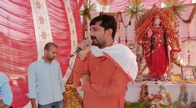आज हुसैनगंज में जमरावा के चंदेलन पुरवा, हुसेनगंज ओदेरा मोड़ पर माता जी का आशिर्वाद लिया कन्या पूजन कर आशिर्वाद लिया #शिवाकांततिवारी #हुसेनगंज #विधानसभा