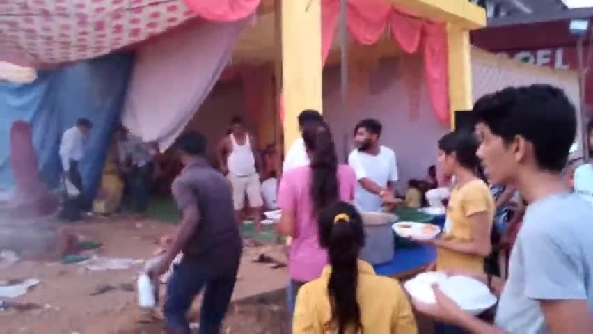 नवयुवक दुर्गा पूजा समिति डांडगांव में क्या विशाल भंडारे का आयोजन#भंडारा