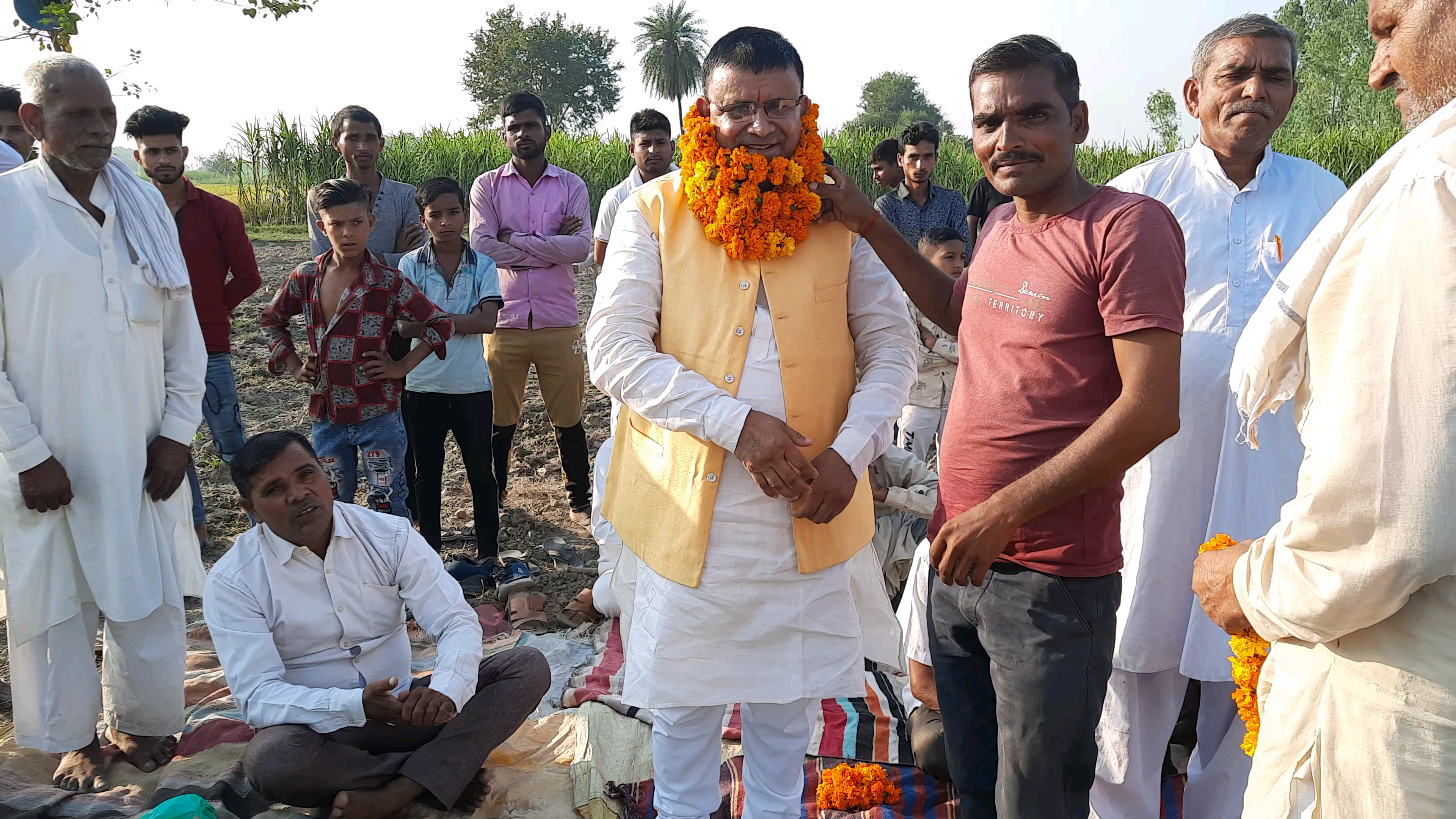 #हसनपुर_विधानसभा के ग्राम उकावली में दंगल का शुभारंभ किया ।
#चन्द्रपाल_खड़गवंशी #भाजपा #मिशन2022
