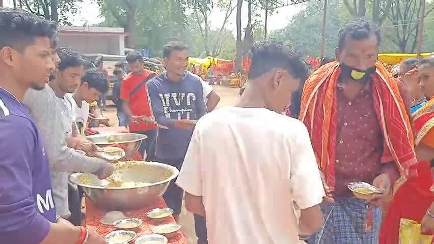 बकावंड: #गिरोला -हिंगलाजिन माता मंदिर मे हो रहा भंडारा 🙏दूर -दूर से आये लोग माता के दर्सन के लिए ||🙏#jagdalpur #Girola