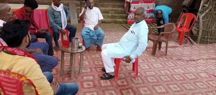आज बक्सर गांव में ब्रह्मभोज में संमिलित होते हुए
                   #आपका_अपना 
               #वीरेन्द्र_कुमार_चौधरी