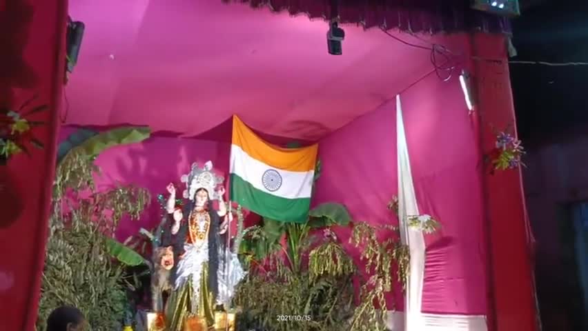 नवरात्रि के महाउत्सव पर #मखदुमपुर में भारत माता पूजा समिति द्वारा भारत माता की प्रतिमा स्थापित कर सांप्रदायिक सौहार्द के साथ साथ एकता में अनेकता को समेटे हुए सभी धर्म संप्रदाय के लोगों को बहुत ही अच्छा संदेश दिया गया है