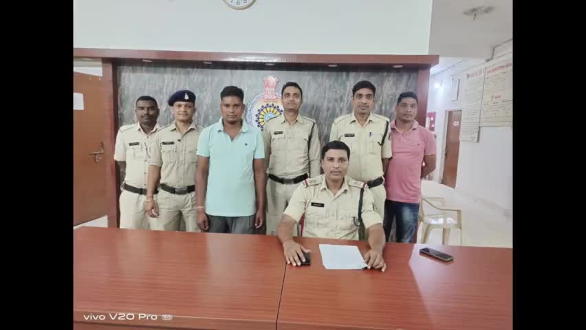 सक्ति. महिला को #अश्लील मैसेज भेजने वाले आरोपी युवक को पुलिस ने कटघोरा से गिरफ्तार किया, देखिए खबर..
#अपराध #क्राइम